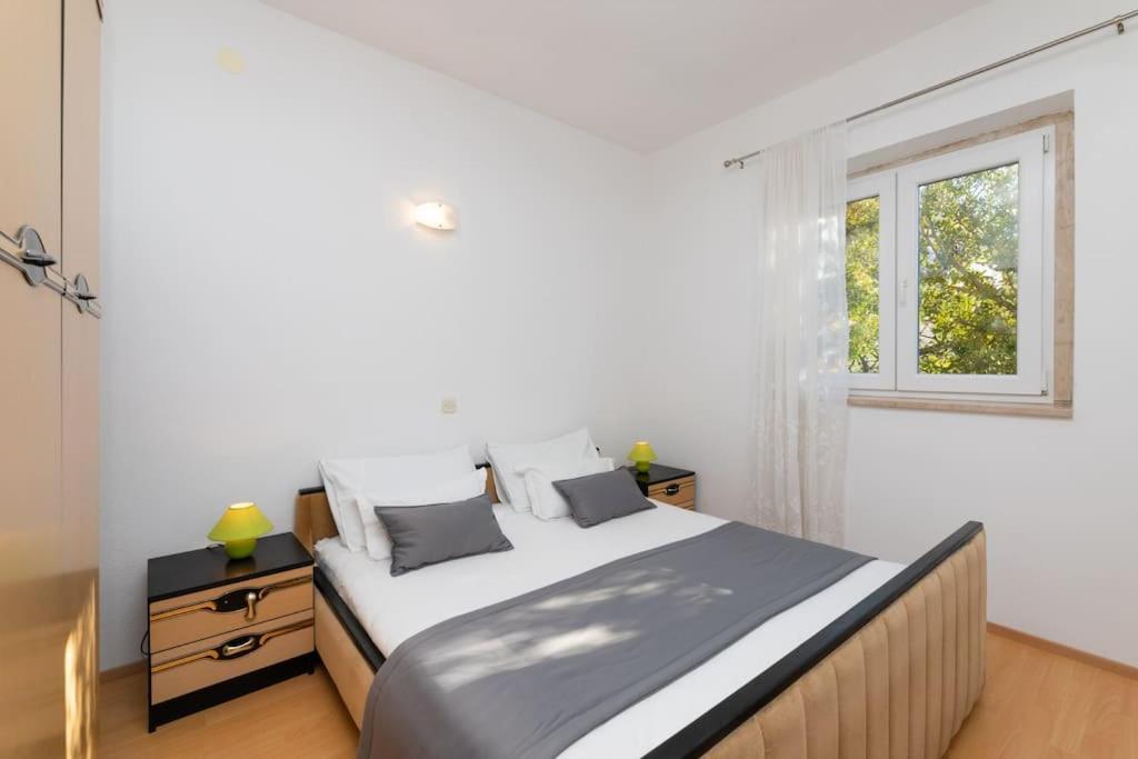 Bento Apartment - Best View On Town And Sea Pucisca Exterior photo