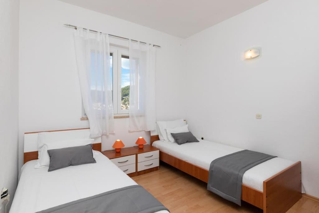 Bento Apartment - Best View On Town And Sea Pucisca Exterior photo